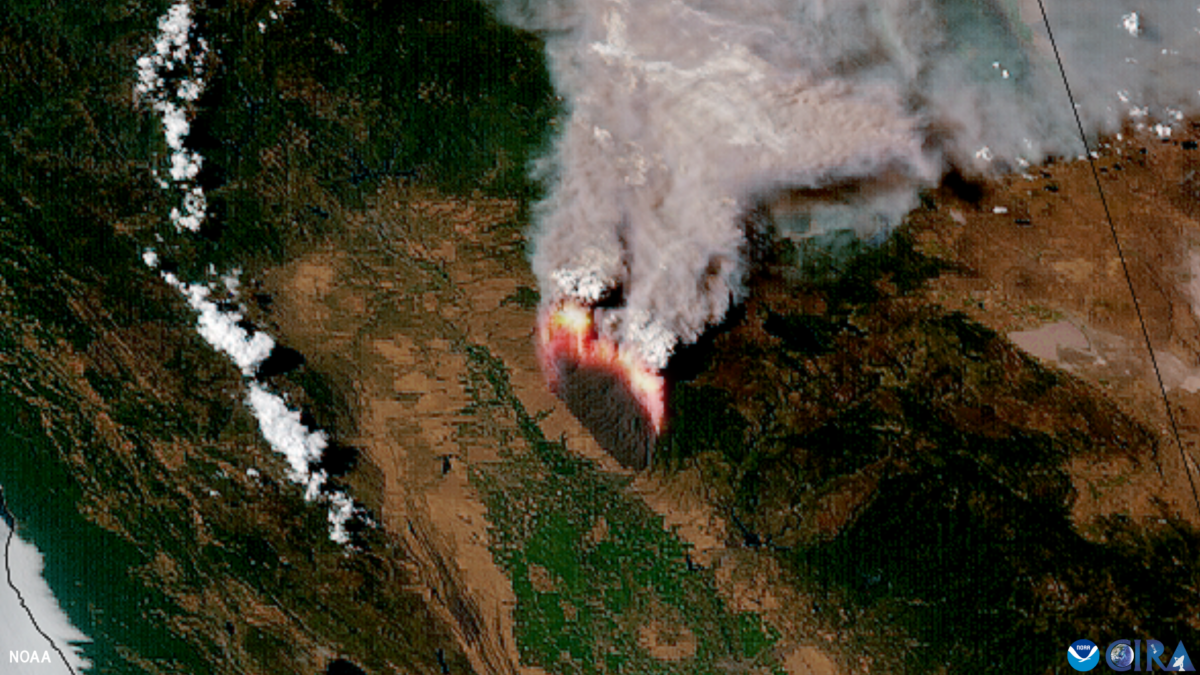 202407261600-202407270140_g18_meso_geocolorfiretemp_robust-pyrocb-plumes-park-fire_nolabels0