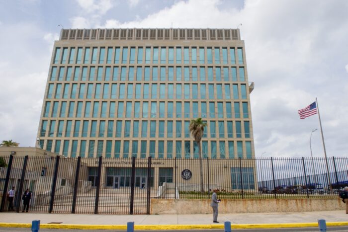 u-s-_flag_flaps_outside_u-s-_embassy_in_havana_cuba_25998479275